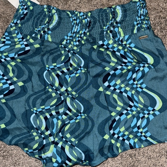 Shorts aren’t over - Picture 5 of 11